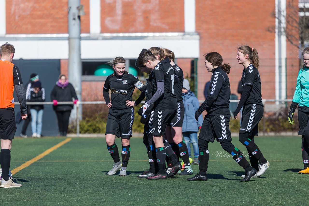 Bild 449 - B-Juniorinnen Halbfinale SVHU - Holstein Kiel : Ergebnis: 3:0